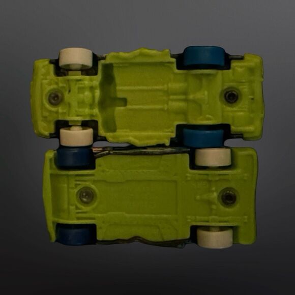 Hot Wheels Demo Van & Car Set Monster Truck Crushers Speed Bump Car A7 - Picture 4 of 5